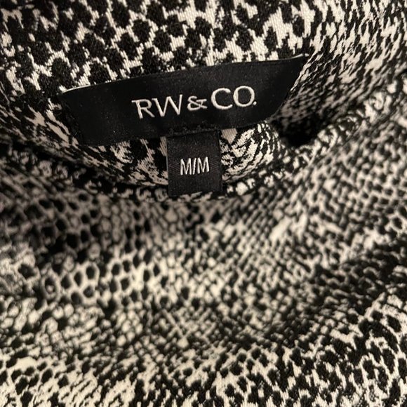 NWOT - SNAKE SKIN PRINT SKIRT - Picture 3 of 4